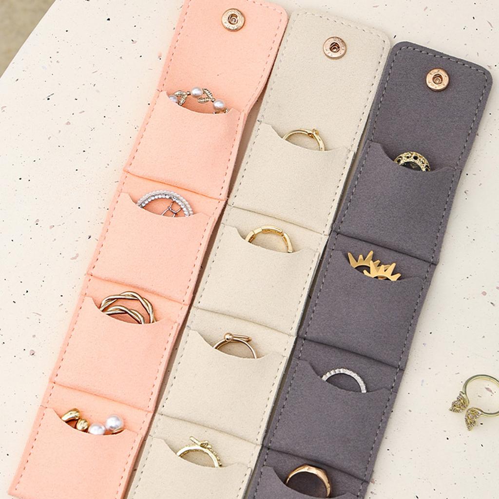 Pochette Organisateur de Bijoux Pliable avec 4 Compartiments pour Boucles d'Oreilles Bagues Rangement de Voyage Étui en Cuir Microfibre