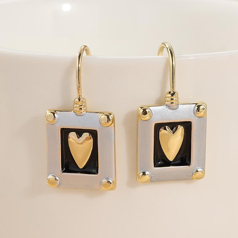 New Vintage Square Hand Carved Heart-shaped Pendant Earrings for Women  Exquisite Date Banquet Jewelry Accessories Crafts