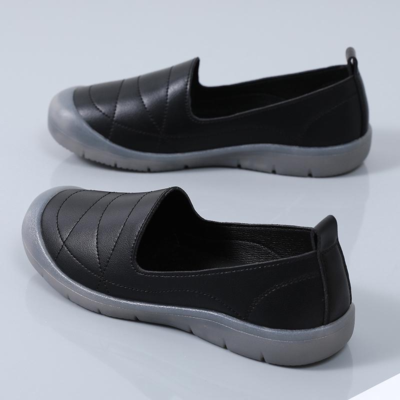 Women slip on Loafers Casual Moccasins Soft Flats Black Driving Shoes Summer Walking Shoes for Mother Plus Size