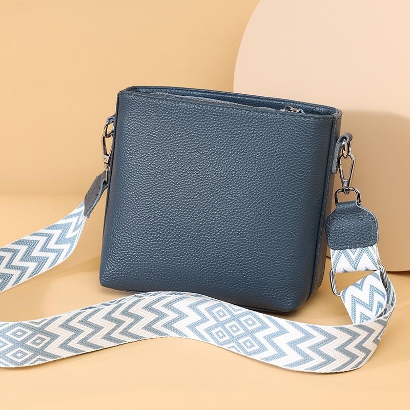 Dámska taška z pravej kože Módna ležérna jednoramenná crossbody taška Hnedá kožená vrecovitá taška