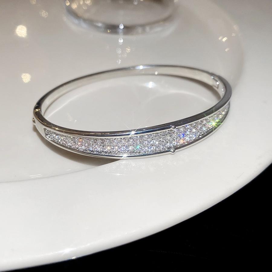 Elegant Geometric Rhinestone Zircon Buckle Bracelet: A Versatile and Luxurious Accessory for Women