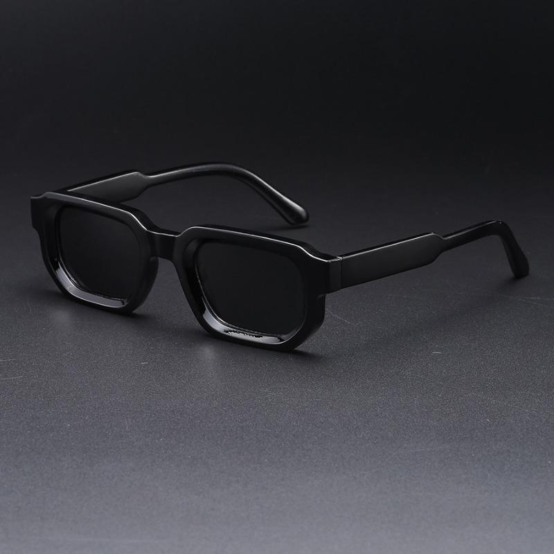 Latest Women's Minimally Personalized Small Frame Square Sunglasses Stylish Men Women Street Photography UV Resistant Sun Eyeglasses