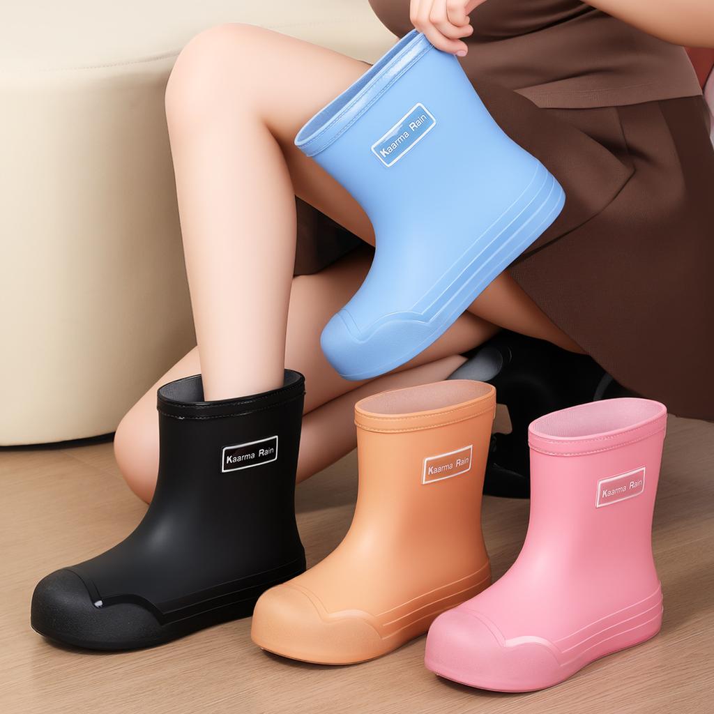 Medium tube rain shoes women's fashion outer wear nonslip, waterproof and wearresistant high tube seacatching softsoled rain boots