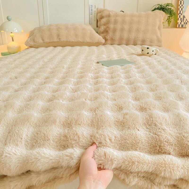 Coral Velvet Bubble Milk Fitted Sheet: Thick Winter Mattress Protector