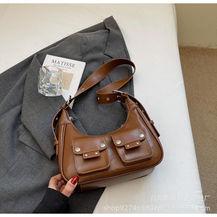 

Spice girl locomotive style casual fashion underarm bag women 2025 new niche versatile shoulder bag popular messenger bag коричневый