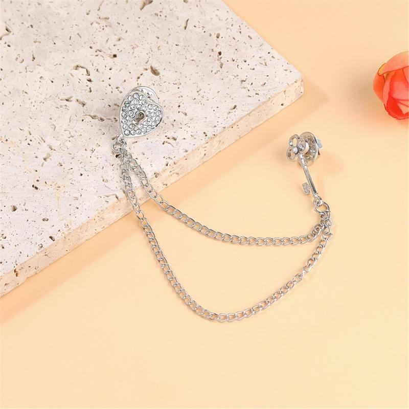 Elegant Metal Heart Key Brooch Long Chain Fashion Accessory odern Key Heart Brooch With Extended Chain For Women Men