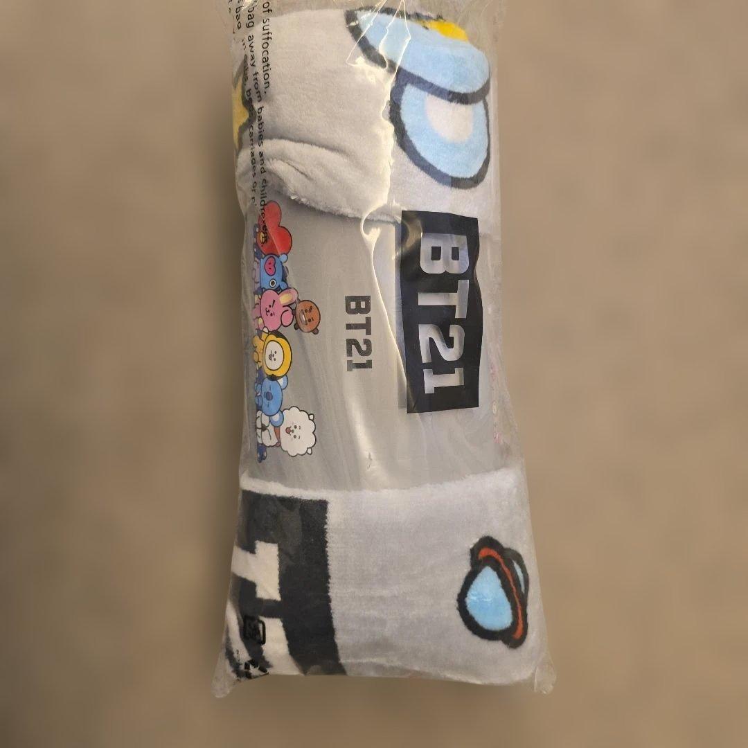 

[USED] BT21 Patterned Skirt Blanket Poncho-style Blanket