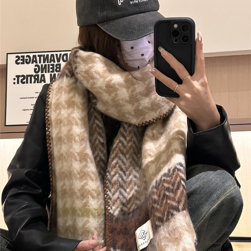 Korean Version of The New Autumn and Winter Contrasting Plaid Scarf for Girls Fashionable and Versatile Thickened and Warm Houndstooth Scarf