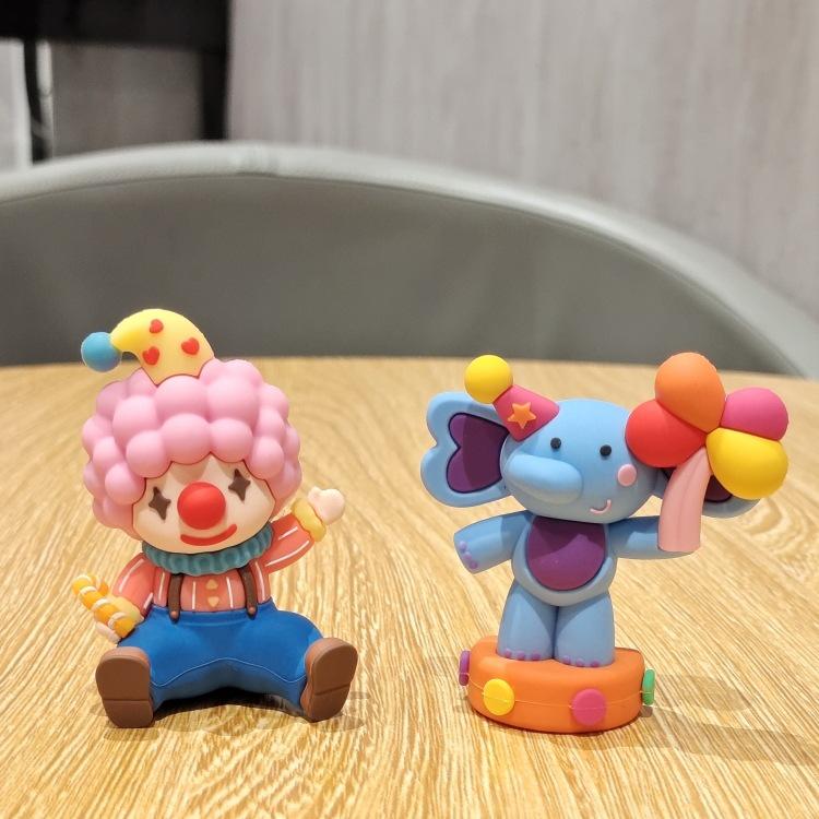 Creative Cartoon Clown Desktop Ornament: Cute Girlish Heart Car Decoration