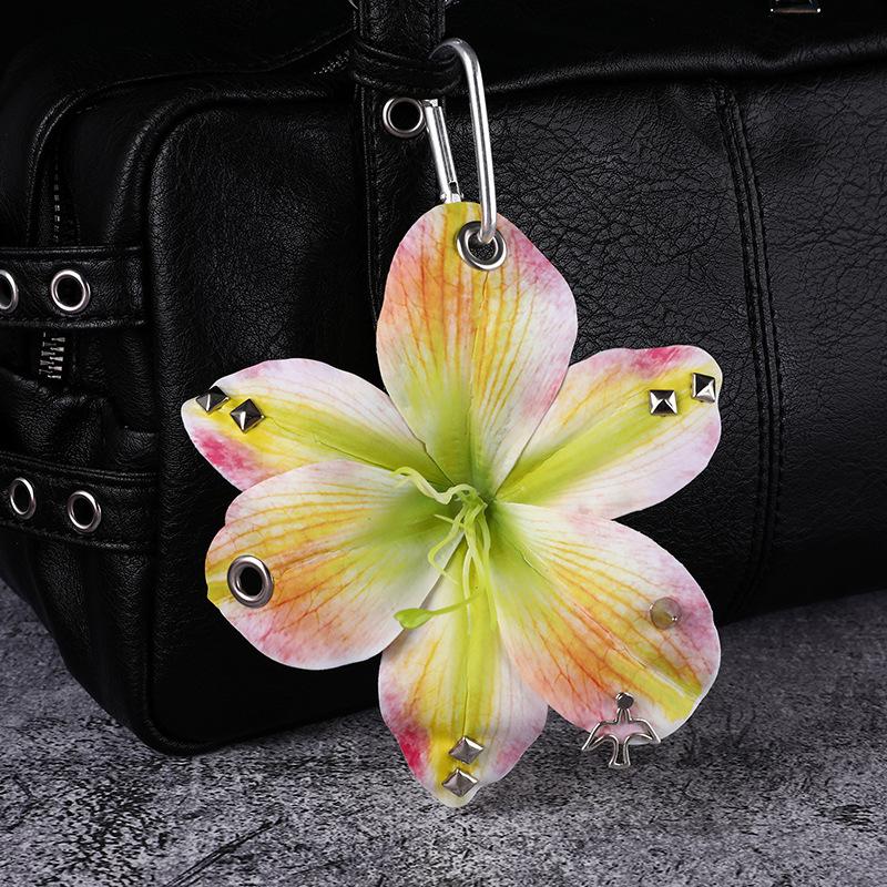 Portachiavi Fiori di Giglio Simulati Ciondoli per Telefono Portachiavi Elegante con Ciondolo Fiore Decorazione da Appendere alla Borsa per Gioielli da Donna Regalo