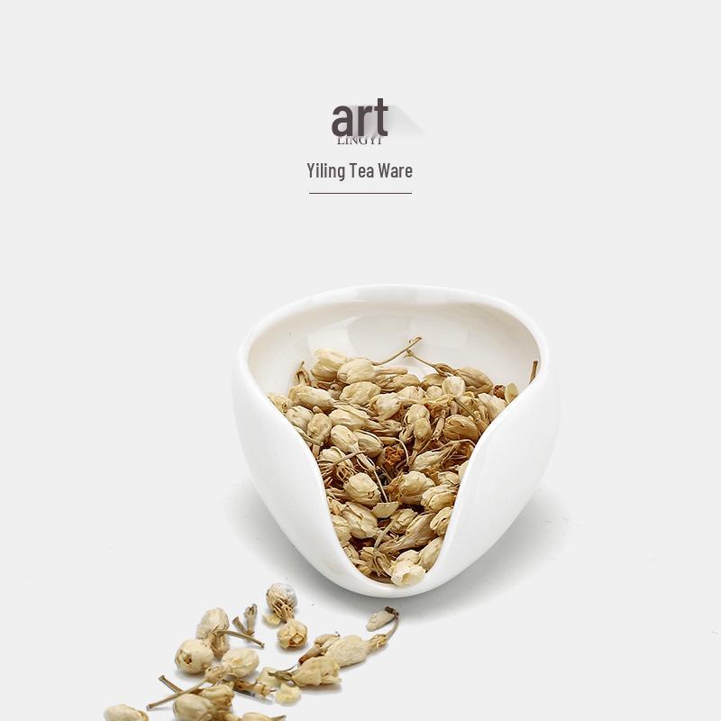 Ling Yi White Porcelain Gongfu Tea Set: Tea Spoon, Tea Measure, Portioning Tray, and Accessories.