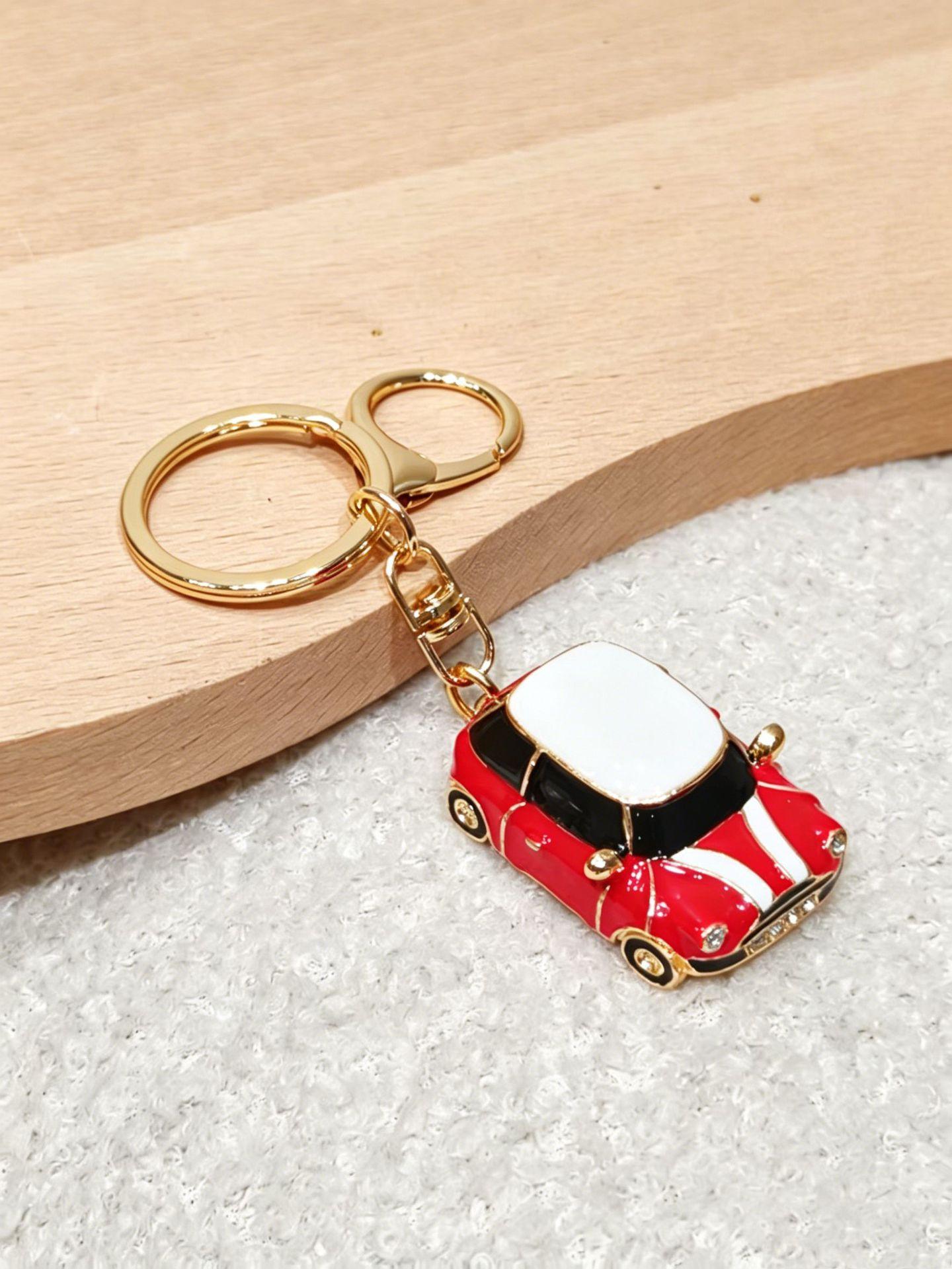 Cartoon Mini Car Keychain Fashion Car Shape Metal Keychain Car Bag Hanging Accessories красный