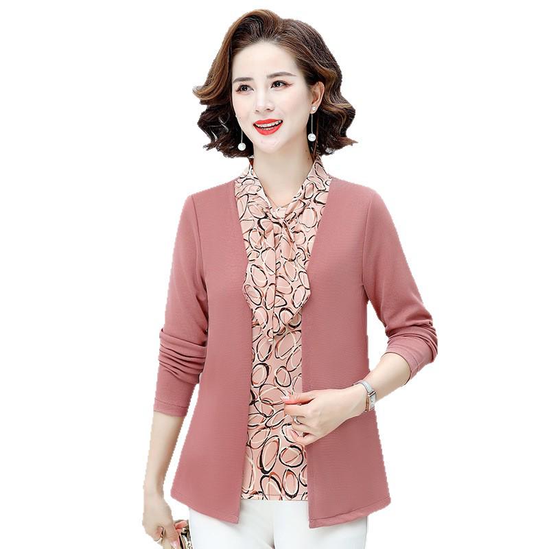 Stylish Women's Plus Size Autumn Base Layer: Fake Two-Piece Long-Sleeve Top for Middle-Aged & Elderly Moms - Loose & Fashionable.