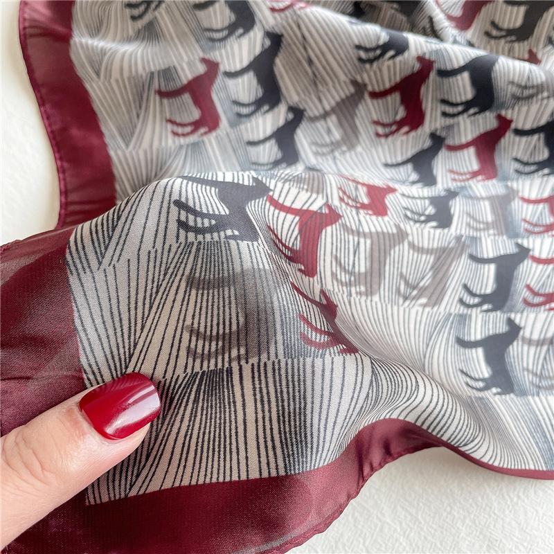 Hong Kong style small square scarf animal horse scarf high cold wind scarf 71cm sun protection shawl retro temperament silk scarf tied hair