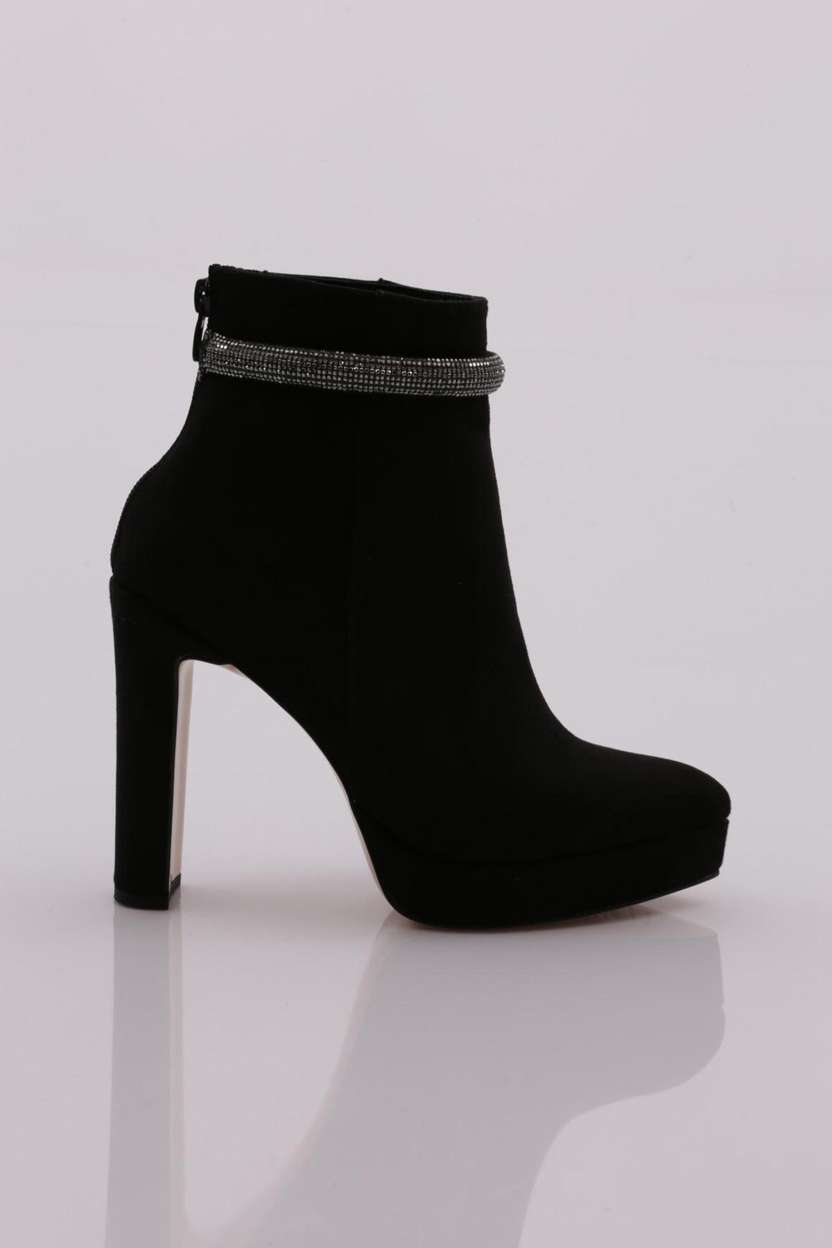 

Женские модные ботинки на каблуке