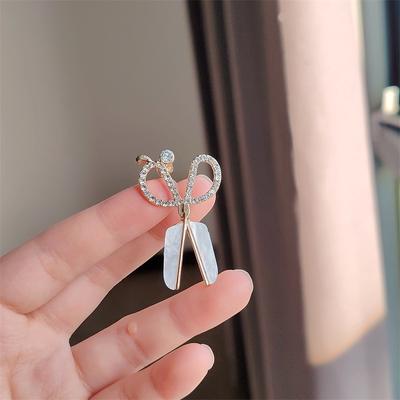Japon Ve Kore Kişiselleştirilmiş Yapay Elmas Makas Broş Yaratıcı Basit Alaşım Pin Moda Erkek Takım Elbise Yaka Pin Takı