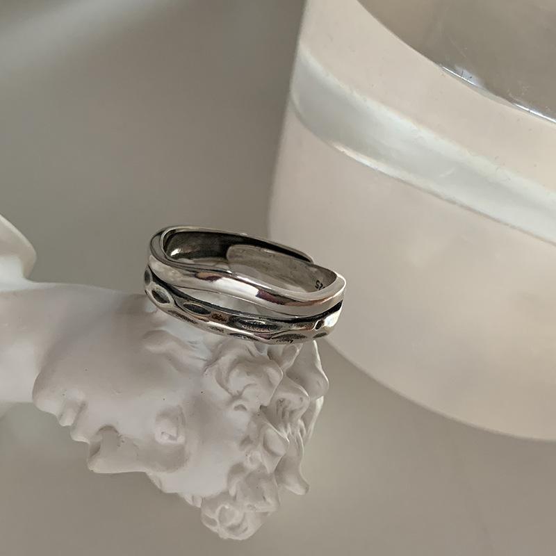 S925 Sterling Classy Silver Irregular Design Ring Ideal For Fashion Forward Women
