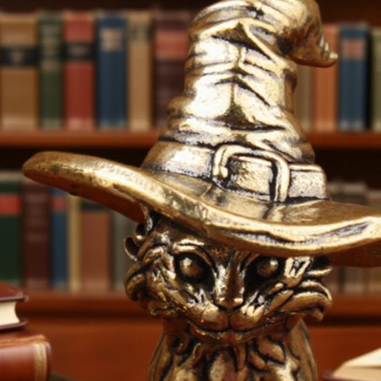 1/2Pcs Retro Cat Witch Ornament Solid Brass Sculpture with Wizard Hat Whispering Story Sculpture Desktop Art Decor