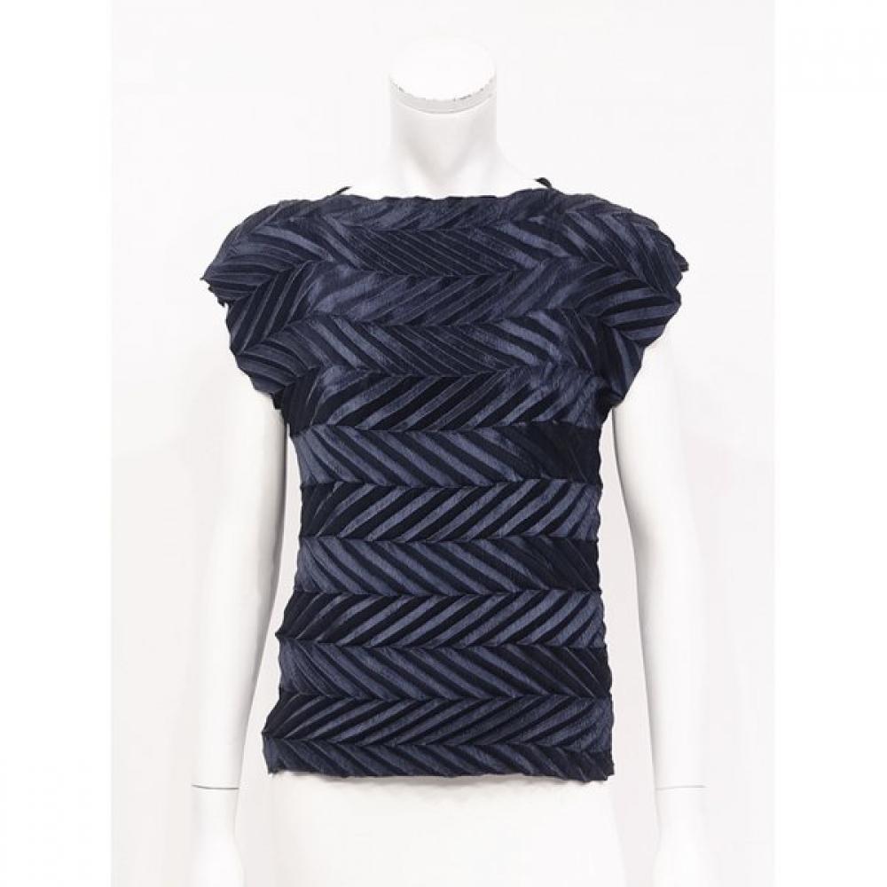 Specchio Boat Neck Sleeveless Tee Zigzag Pleated 441 158