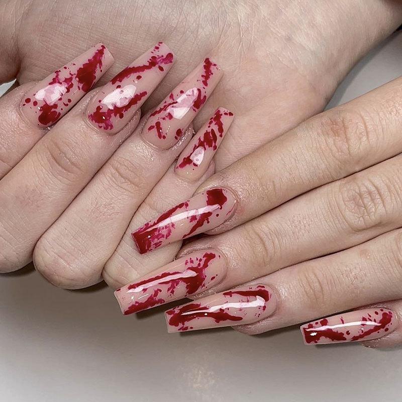 24 Stück Halloween Aufdrücknägel Mittellang Quadratischer Kopf Falsche Nägel mit rotem Blutdesign Tragbare weiße französische künstliche Nagelspitzen