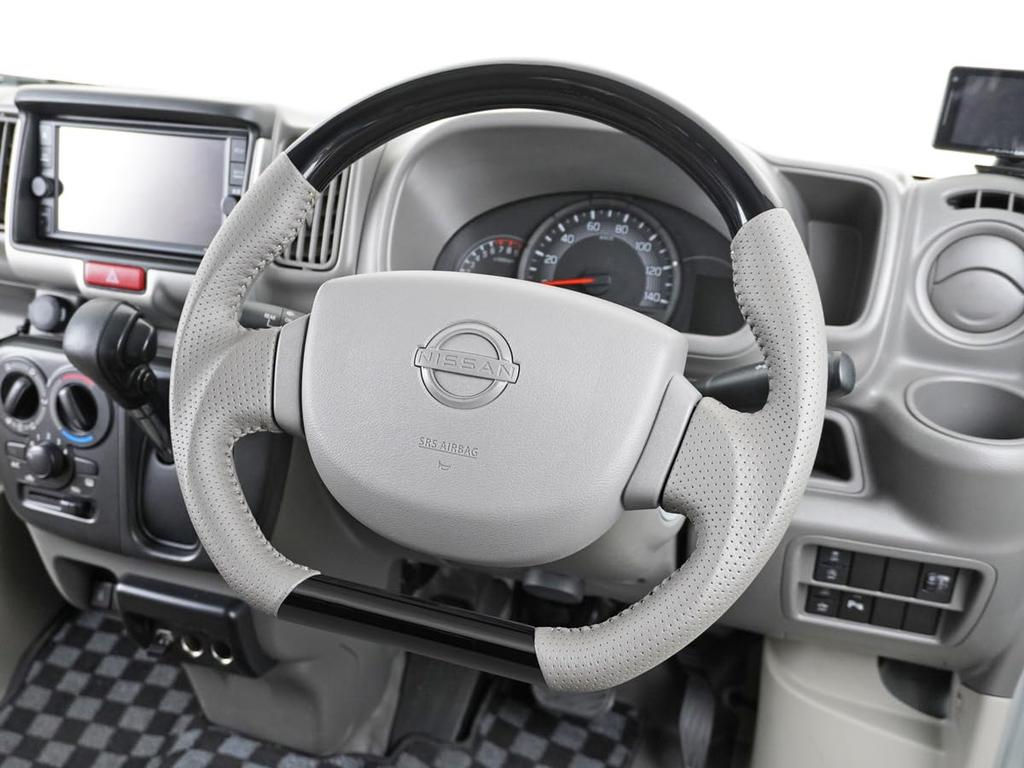 TRISTAR'S D-Shaped Gun Grip Steering Wheel for Toyota Every Van DA17V (Piano Black)