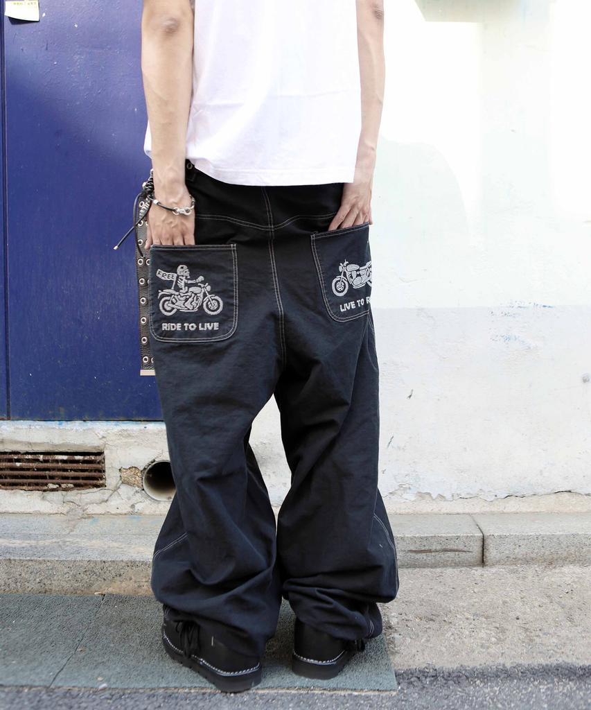 Tuseupeiseu Buyback Back Pocket Embroidered Pants [Black]