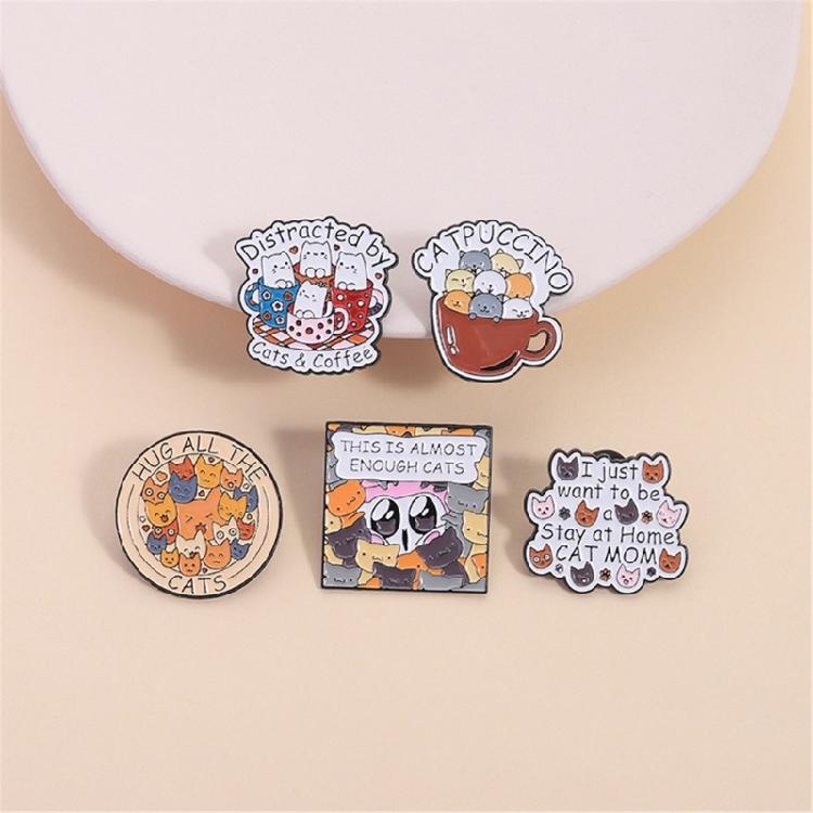 Lustige Katzen-inspirierte Initialen-Broschen Benutzerfreundliches beschichtetes Metall Dekorative Anstecknadeln Haustier-Broschen Zum Stylen von Accessoires