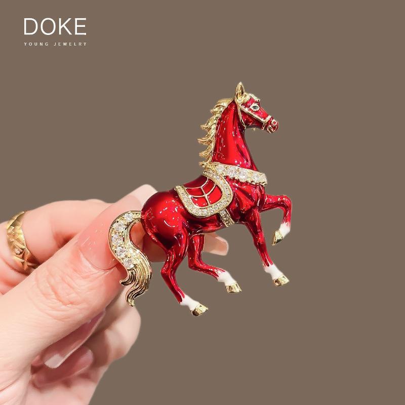 Exquisite Rhinestone Running Horse Brooches For Women Men 4-Color Enamel Animal Brooch Pins Year Of The Horse Party Jewelry Gift