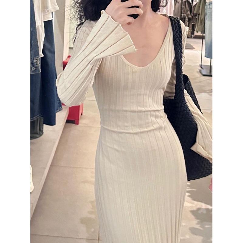 High-end Solid Color Horn-sleeved Knitted Dress for Women's Autumn Royal Sister, Slim and Thin Long-sleeved Hip-wrapped Dress