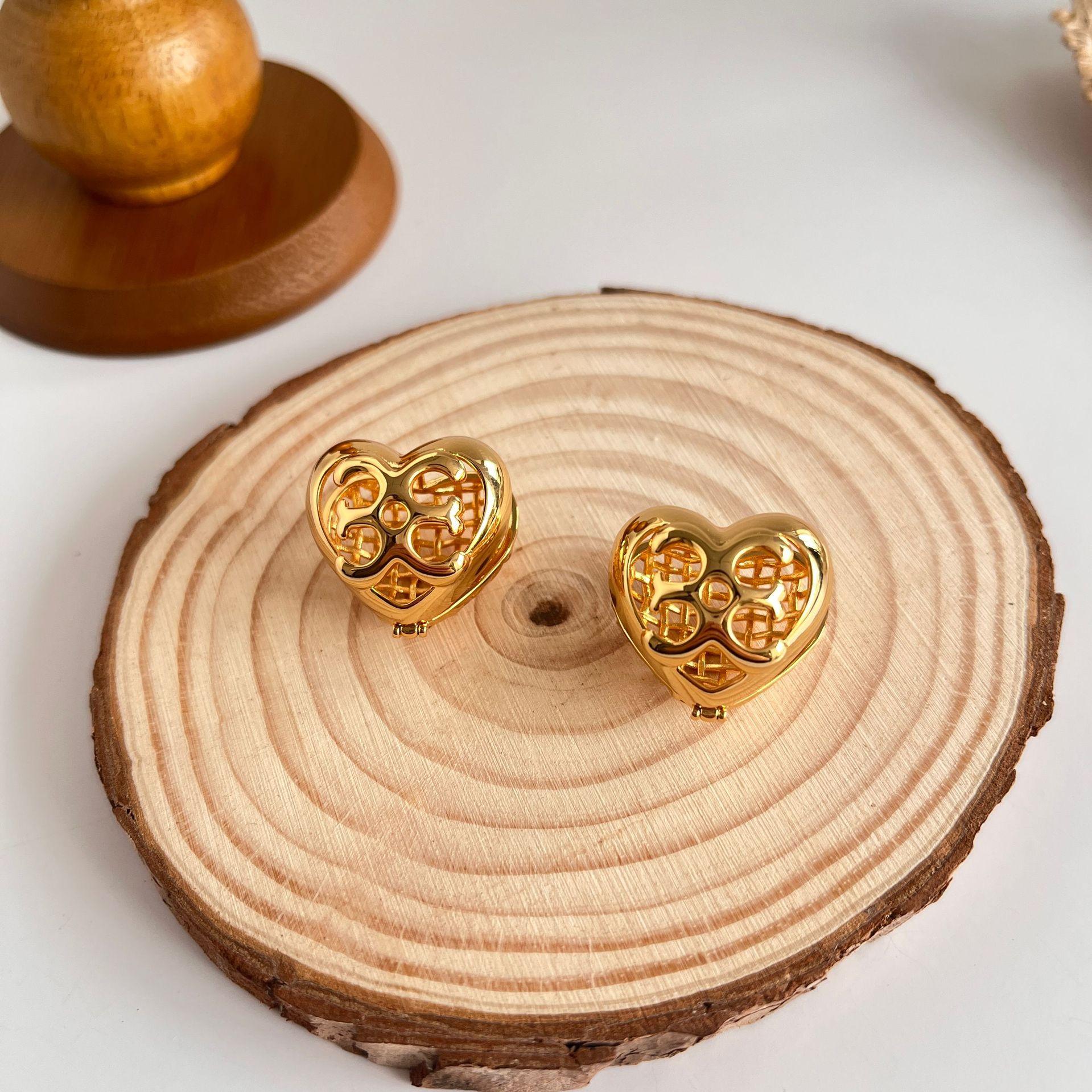 

серьги coc hollow love двухсторонние легкие роскошные серьги-гвоздики высокого класса нишевый темперамент универсальные французские серьги золотой