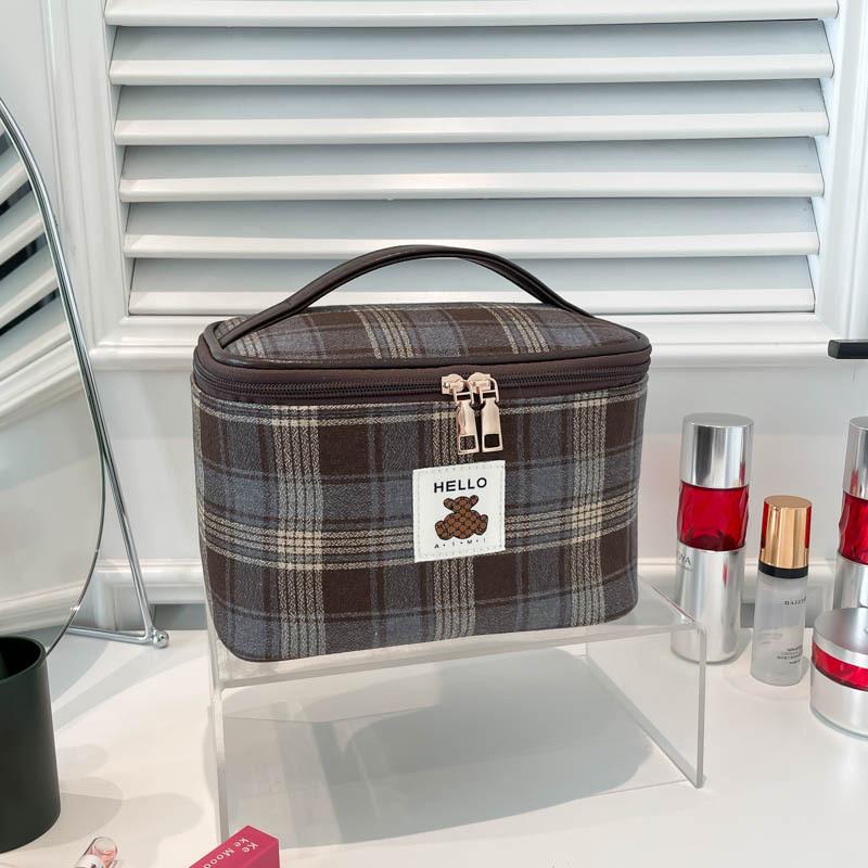

2026 Women s High-value Cosmetic Bag Portable Product Storage Bag Multifunctional Handbag 22*14*15CM коричневый