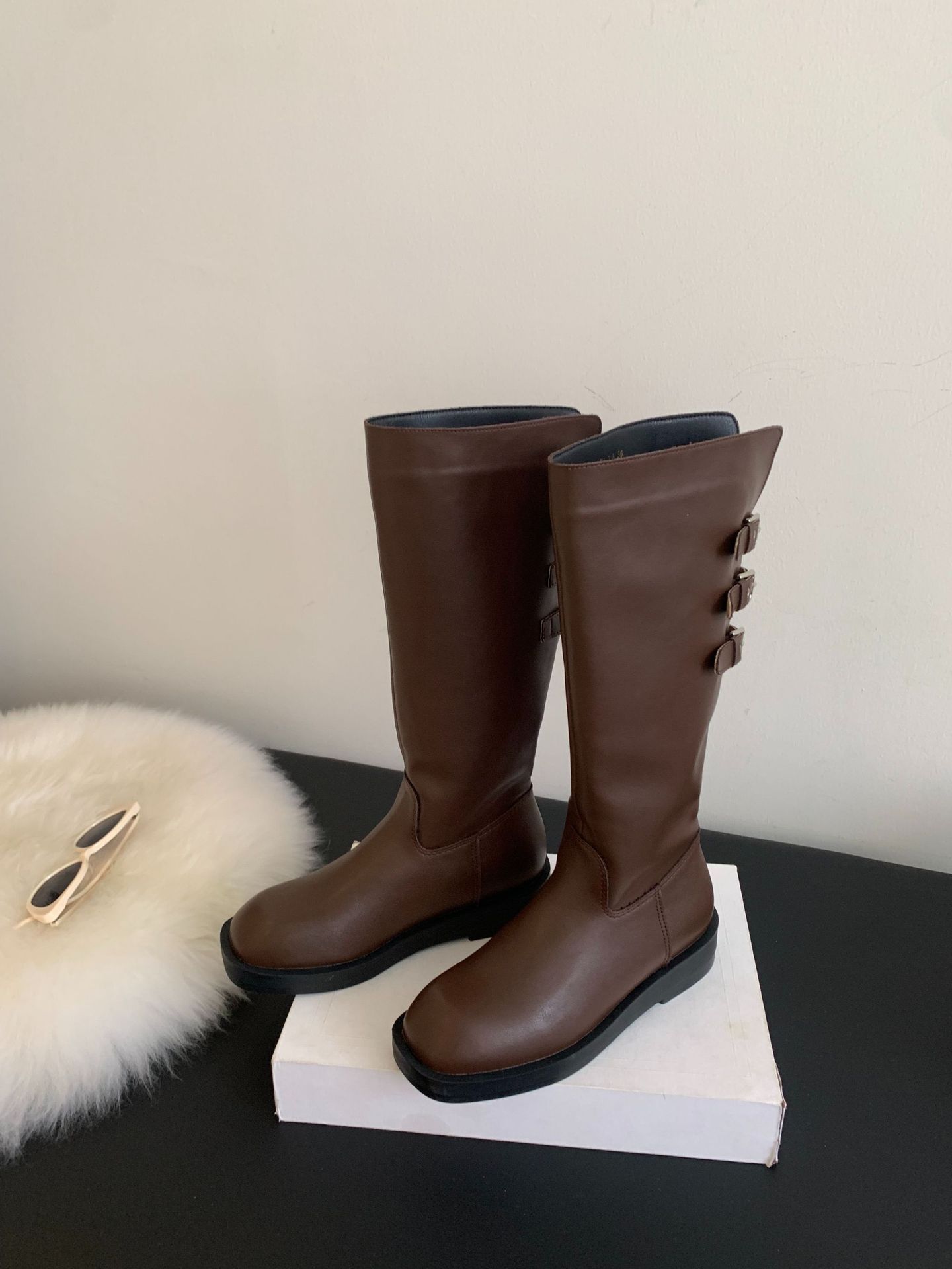 

Brown boots 2025 new round head flat bottom boots women s small thick heel high knight boots niche design 39