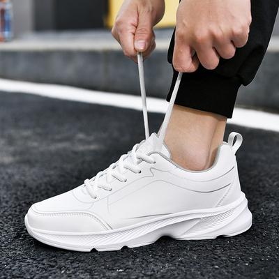 Neue Lederoberfläche leichte weiche Sohle lässige Sports-Reiseschuhe große Größe Laufschuhe Herren