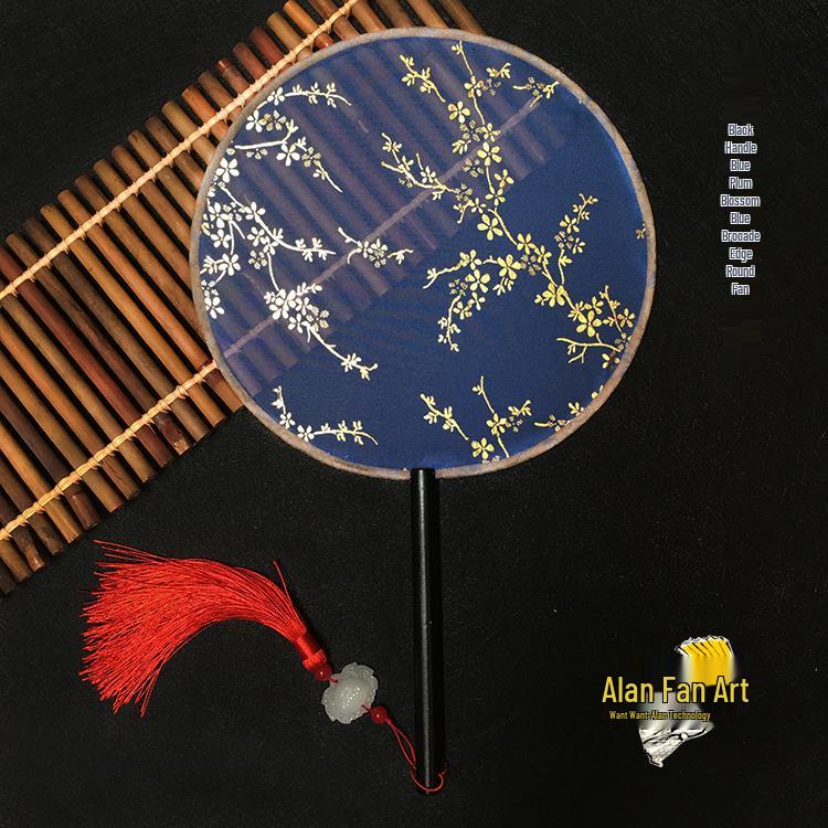 Éventail rond en soie rouge Hanfu ancien, orné d'un long pompon, pour la mariée.