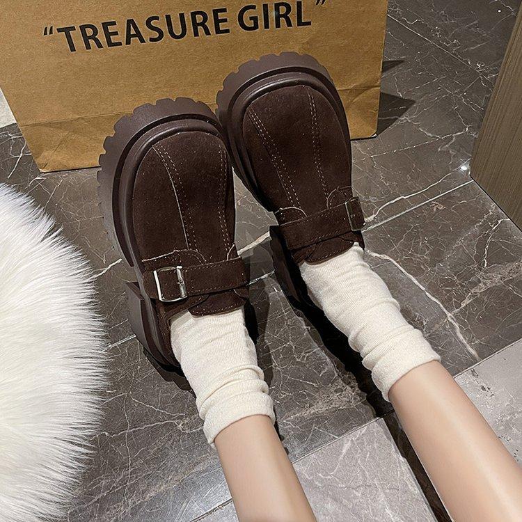 Muffin Dicksohlige Samt Halbschuhe Damen 2024 Winter Retro Vielseitig Höhenerhöhung Quadratischer Kopf Ein Pedal Taschenkopf Hausschuhe Oberbekleidung