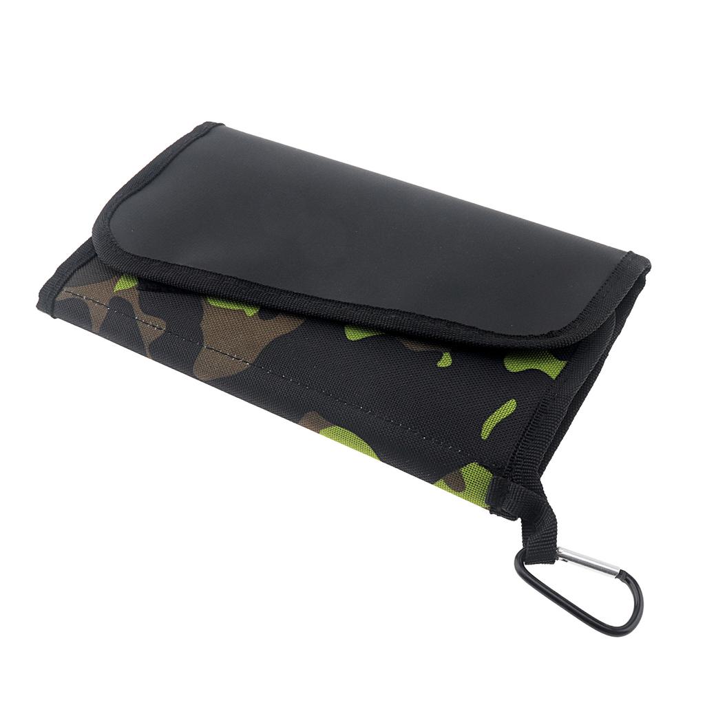Portable nylon soft bait storage clip, equipped with 6 independent inner pockets, lightweight and design, easy to carry outdoors.