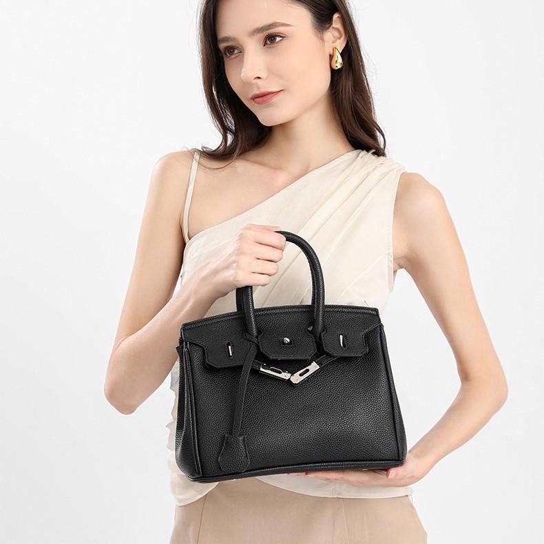 Premium Women's Big Bag 2025 Popular New Trendy Fashion Portable Large Capacity Shoulder Bag Versatile Messenger Bag