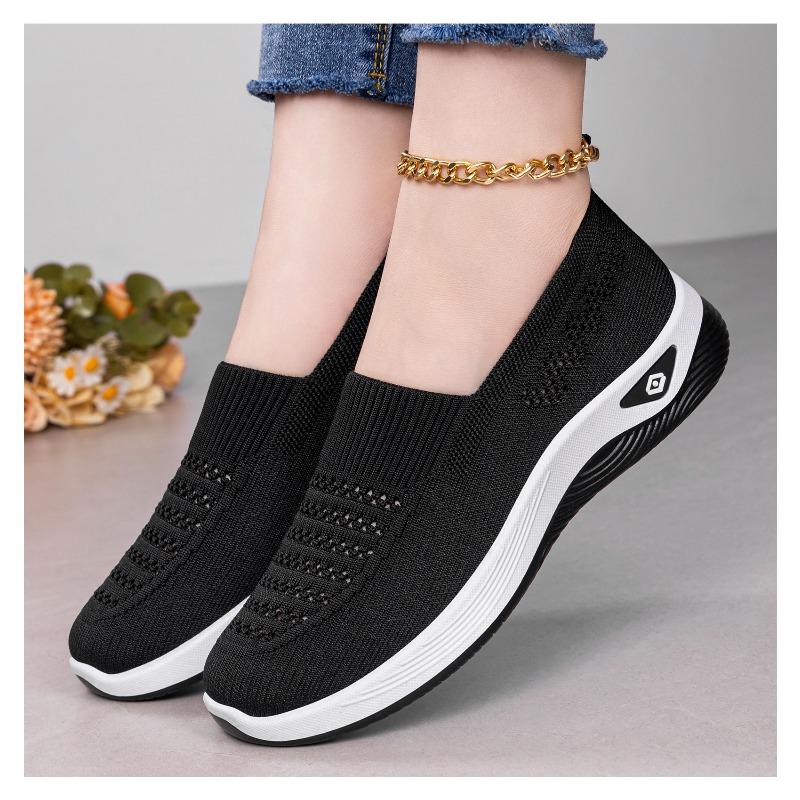 Women's Large-Size Flat Shoes – Fly-Knit Breathable Casual Slip-Ons, Solid Color Versatile Mother's Shoes