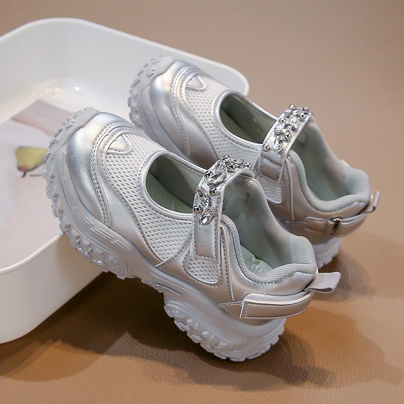 

Повседневная обувь для девочек с блестящими кристаллами, детские туфли принцессы, толстая мягкая подошва, нескользящие, новинка 2025 года, детские кроссовки для бега, сетчатые, дышащие 26 серебряный