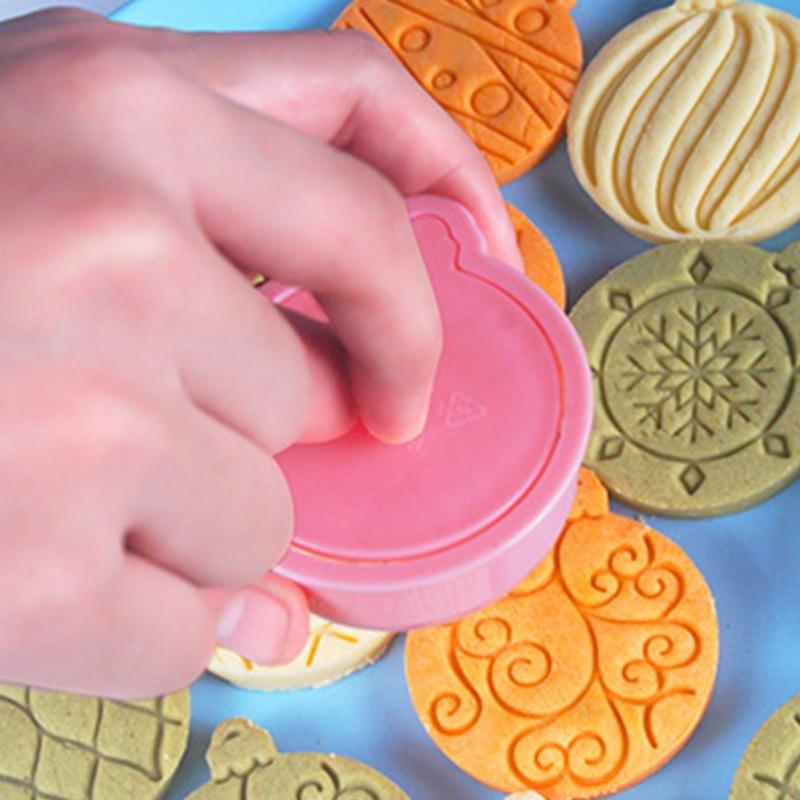 10 Stück Weihnachtskugeln Muster Ausstecher Set Cartoon Drückbare Kekse Form Plastik Keksstempel DIY Backwerkzeug