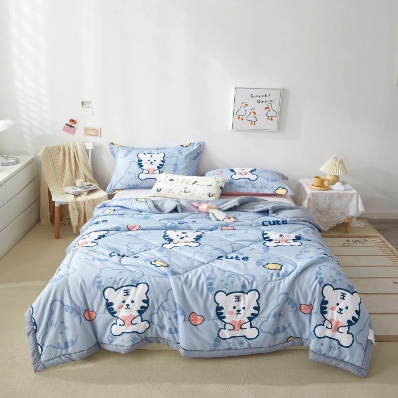 Cute Cartoon Polar Bear Summer Quilt Skin-friendly Comfortable Animals Print Air Conditioning Quilted Quilt for Kids Boys Girls