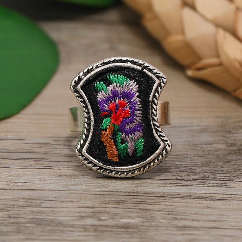 Anello vintage con ricamo in stile nazionale con motivo a farfalla e fiore per accessorio da donna anello