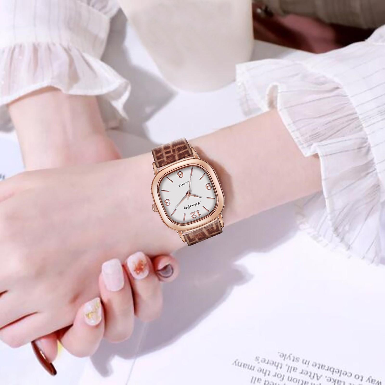 

Жіночий годинник ретро квадратний годинник модний поясний годинник кварцовий годинник One Size коричневий