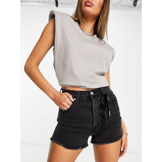 

Черные шорты Levi's в клетку