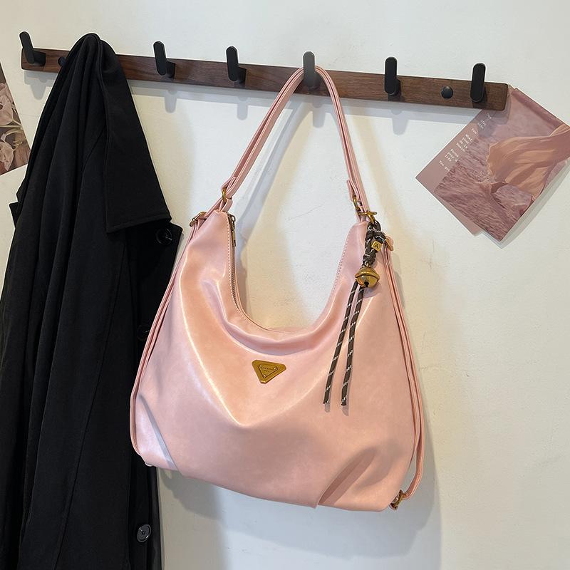 2025 winter new retro simple shoulder bag soft surface casual commuter backpack autumn and winter new messenger