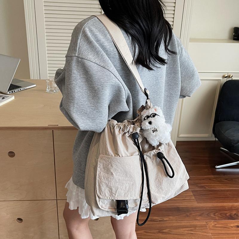 Textured Large-capacity Drawstring Messenger Bag Women's New Versatile Casual Bucket Bag Commuter Shoulder Bag