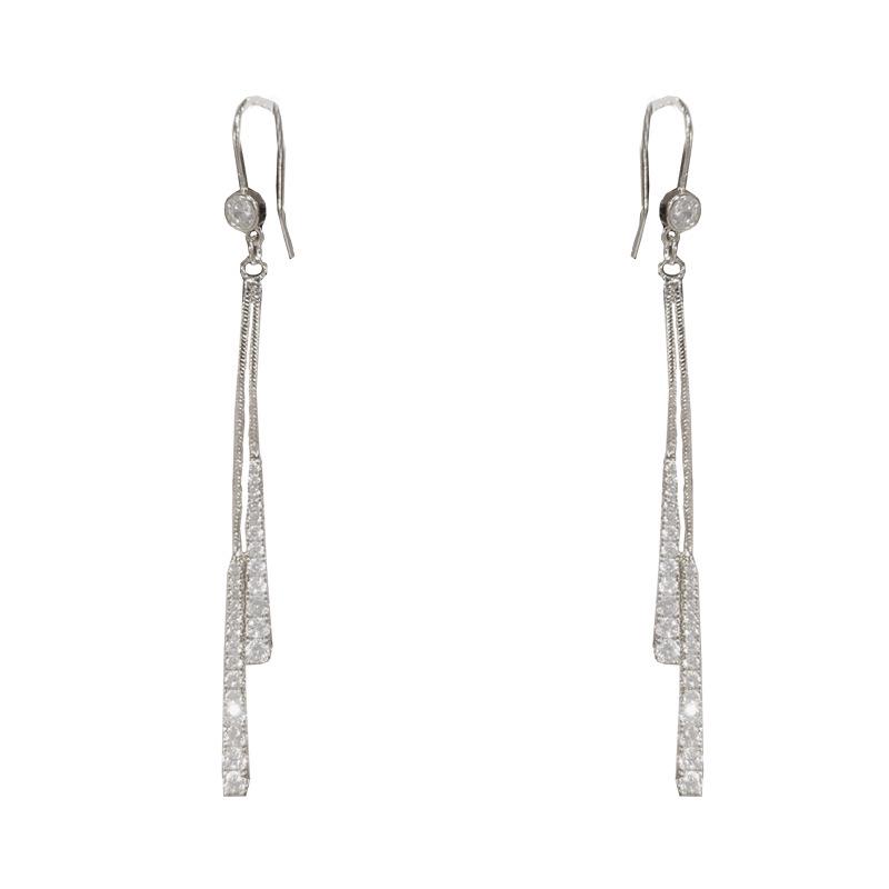 

Элегантные серьги-кисточки с бриллиантами в стиле ретро - Универсальный и стильный дизайн