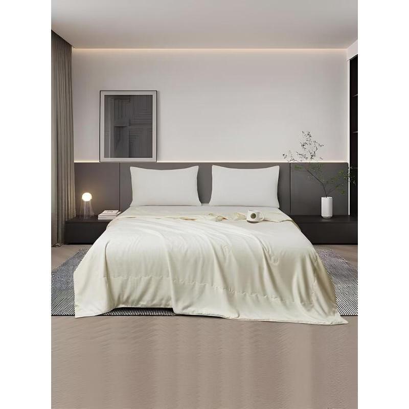 Louis Kellog Jacquard Nano Pearl Fiber Quilt