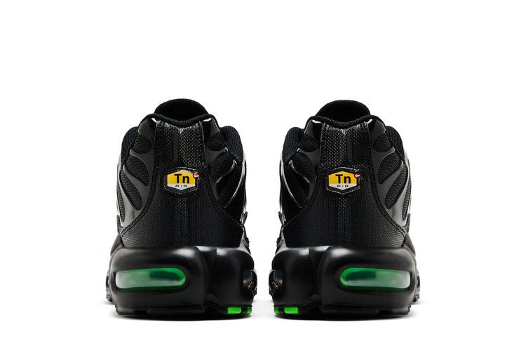 Nike Air Max Plus Negro Verde Strike