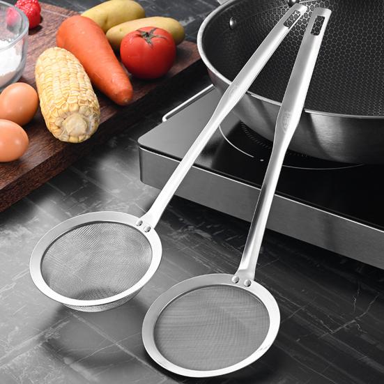 Stainless Steel Fine Mesh Skimmer with Long Handle Heavy-Duty Strainer Spoon for Frying Tea Juice Rust-Proof Essential Kitchen Tool for Filtering